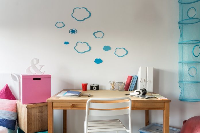 decorate a study room
